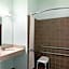 Days Inn & Suites by Wyndham Columbus NE