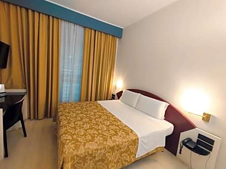 Double Room (1 Adult)