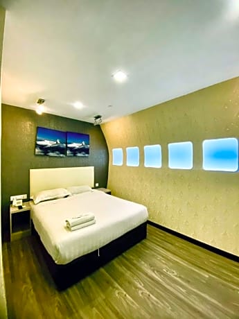 Business Queen Room