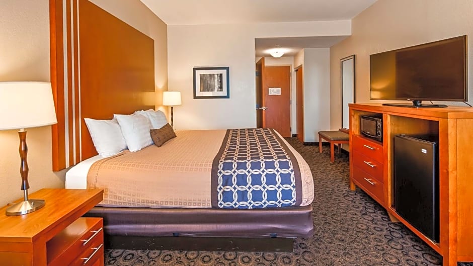 Best Western Plus Rose City Conference Center Inn