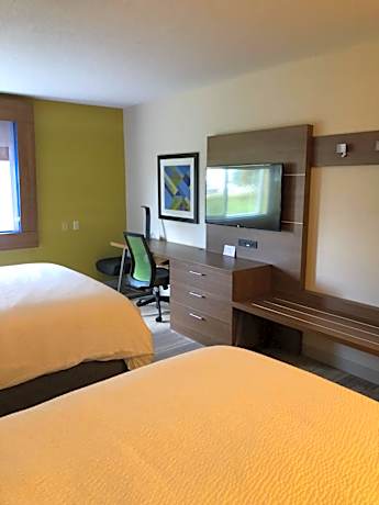 Queen Room - Hearing Accessible Roll in Shower/Non-Smoking