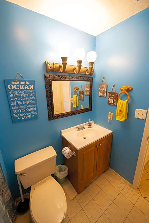 Charming SPI family condo - walking distance to the beach, Sleeps 6, Third Floor, 2025 Traveler Award