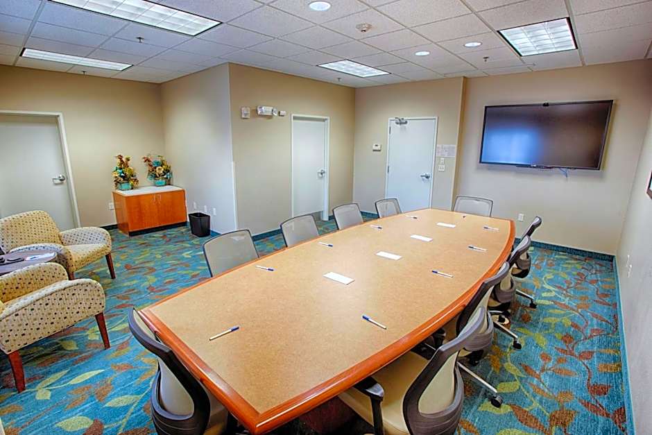 Candlewood Suites Fargo-North Dakota State University By IHG