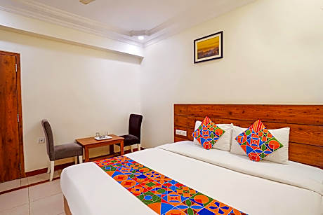 FabHotel Savi Inn - Nr. Mantri Square Mall