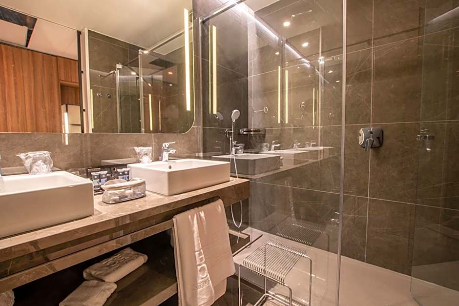 Hotel Giralda Center