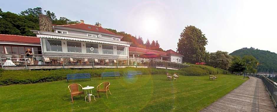 Strandhaus Edersee Nr 12 - Kaminzimmer, Seeblick, Badestrand, Seeterrasse