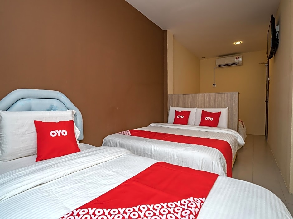 OYO 44078 The Island Hotel