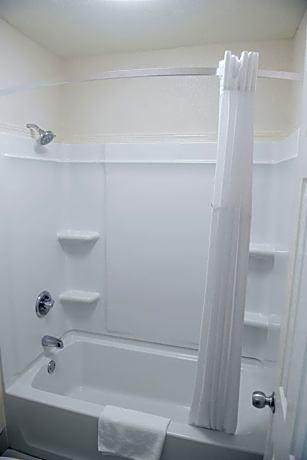 Queen Room - Non-Smoking