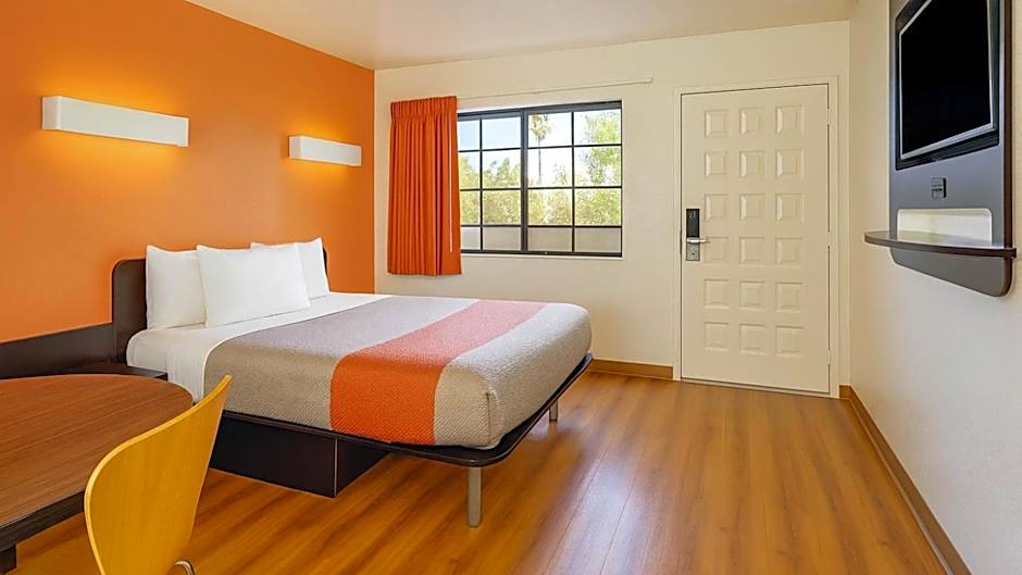 Motel 6-Carlsbad, CA Beach