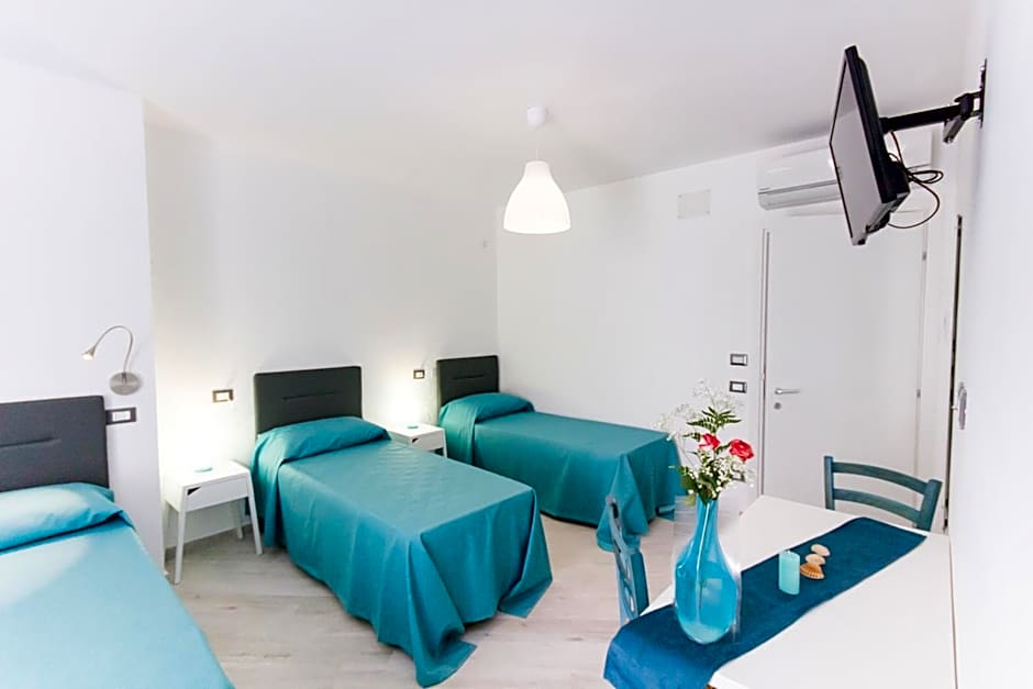 Photo 1 of 6 of Quadruple Room