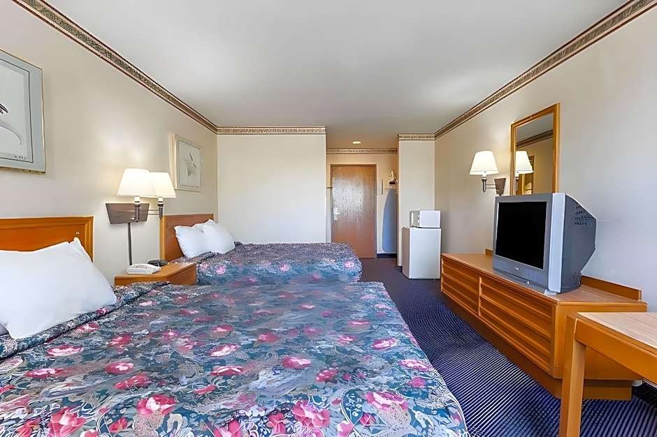 Photo 1 of 1 of 1 Queen Bed