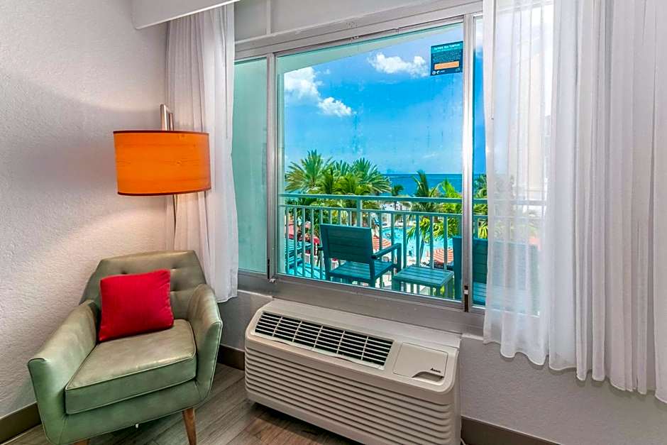 Winter the Dolphin's Beach Club, Ascend Hotel Collection
