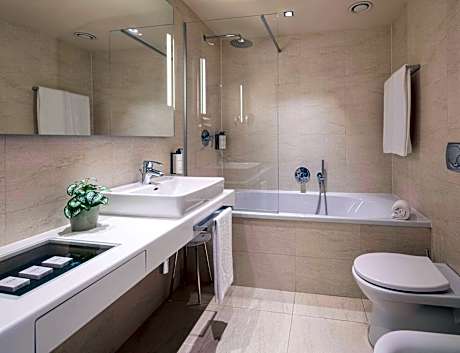 1 KING 1 SINGLE,STND