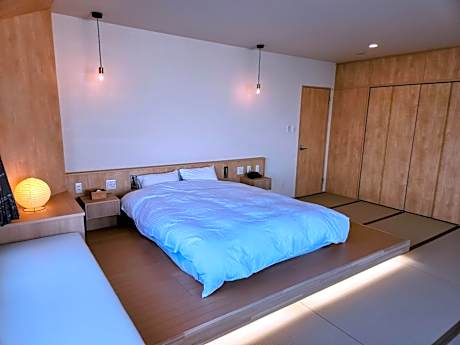 Suite Room on Top Floor with Lake View - Non-Smoking