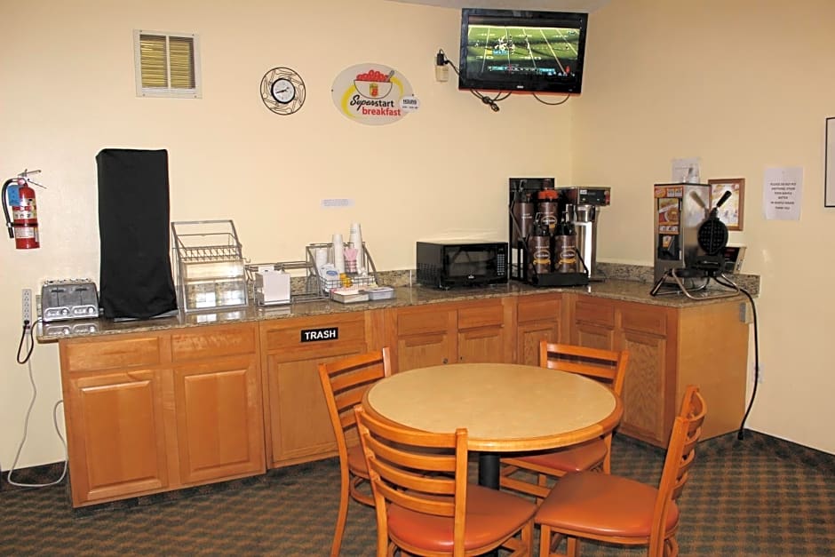 Super 8 by Wyndham East Stroudsburg/Poconos 