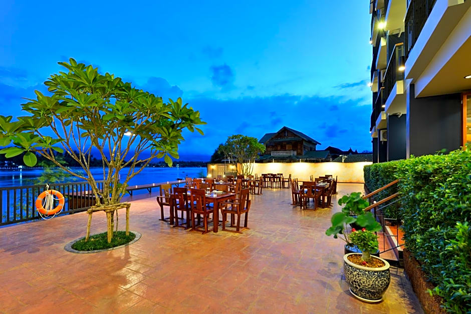 Amphawa Riverfront Hotel