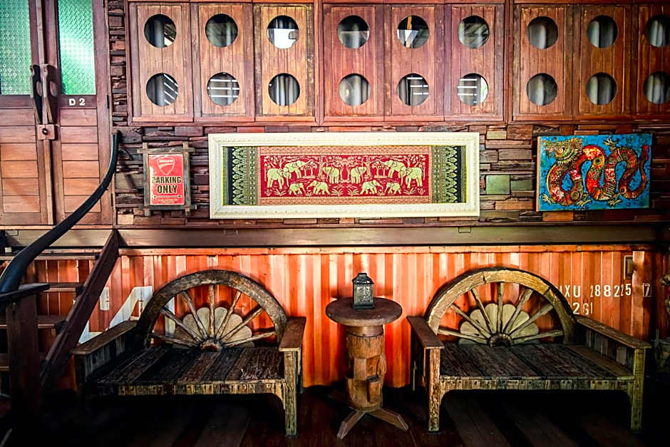 Suankaew​ art​ hostel​