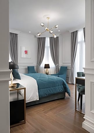 Corner Suite with Balcony