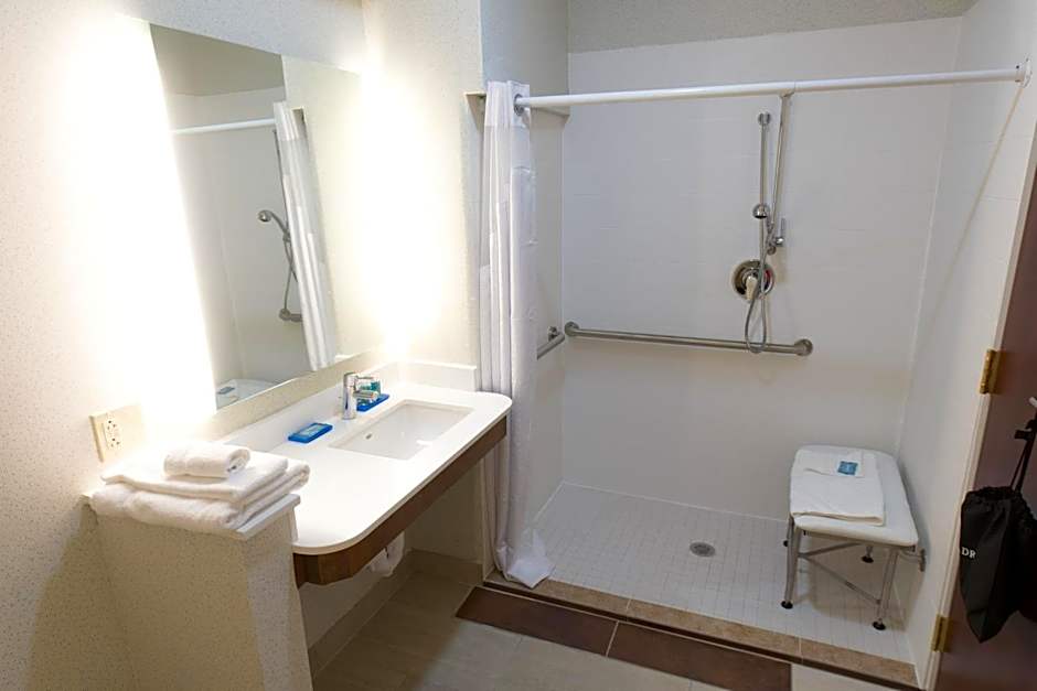 Holiday Inn Express Hotel & Suites North East - Erie I-90 Exit 41 By IHG