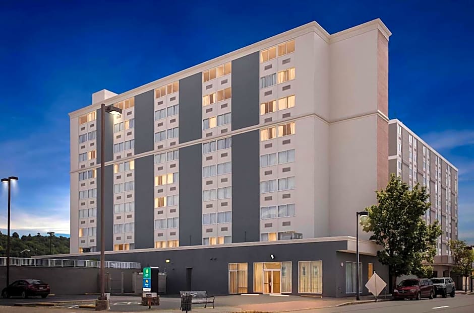 Quality Inn & Suites Charleston - Civic Center