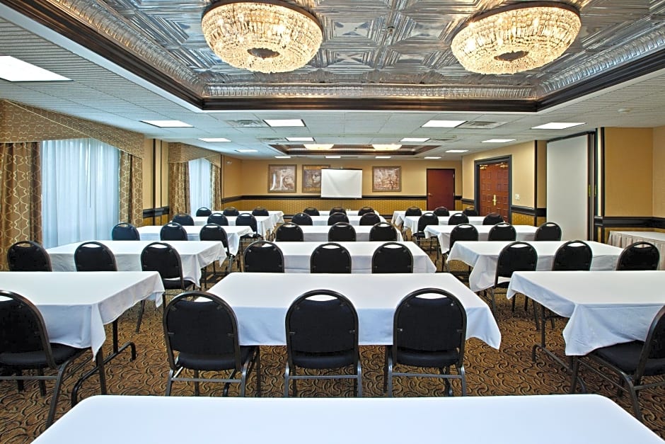 Holiday Inn Express Hotel & Suites Greenwood
