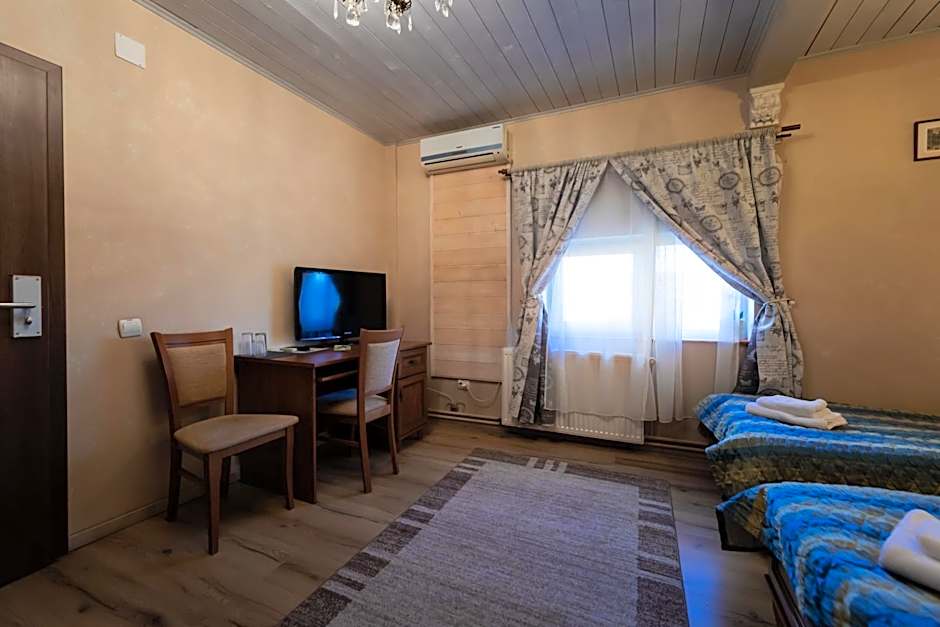 Vila Fortuna - Art O'Clock