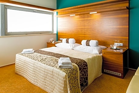 Officer's Cabin - Deluxe Double or Twin Room