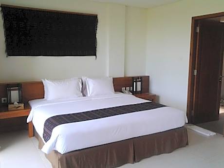 Villa with Free Return Airport Transfer