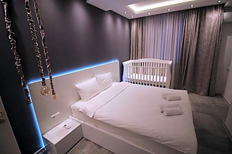 Three-Bedroom Deluxe Apartment