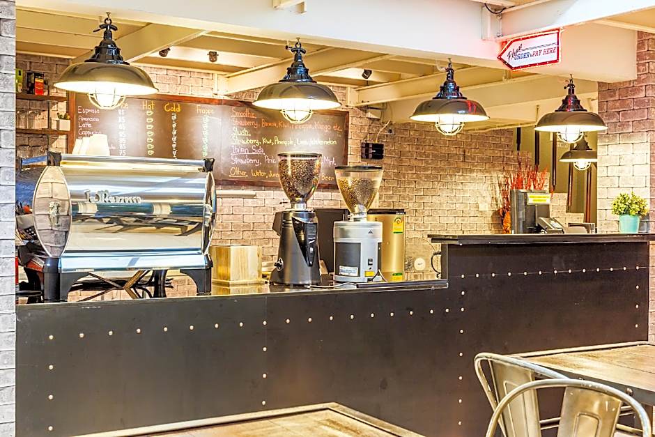 At Hua Lamphong Hotel