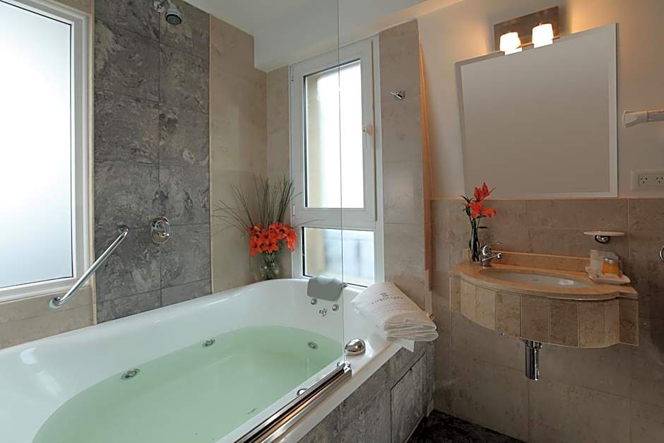 Europlaza Hotel & Suites