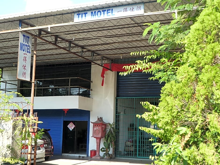 Tit Motel