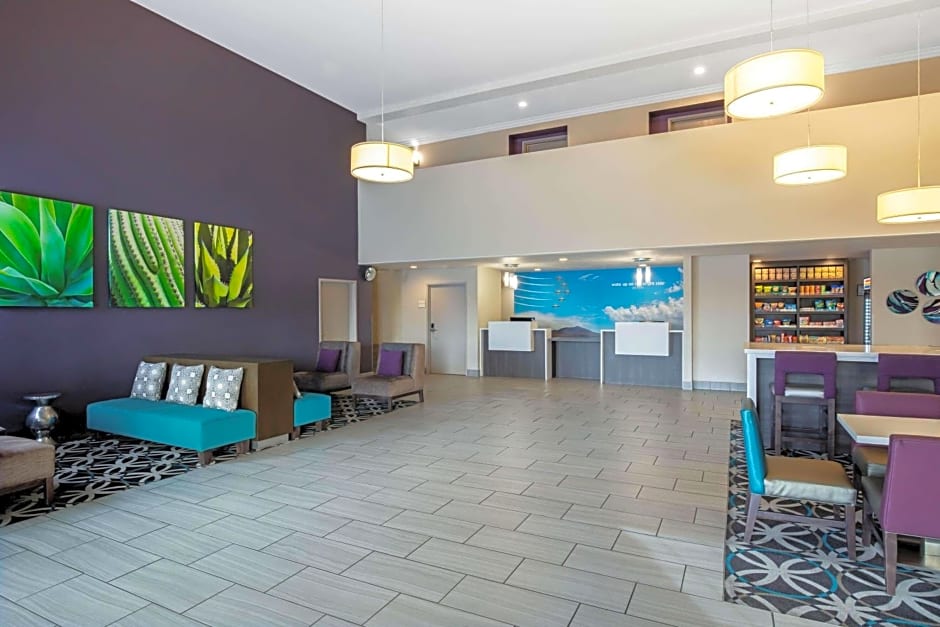 La Quinta Inn & Suites by Wyndham Las Vegas Nellis