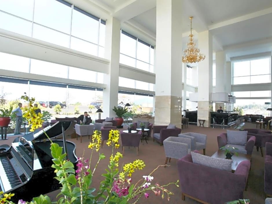 Sintesa Peninsula Hotel