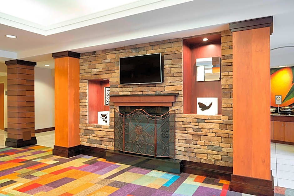 Fairfield Inn & Suites by Marriott State College