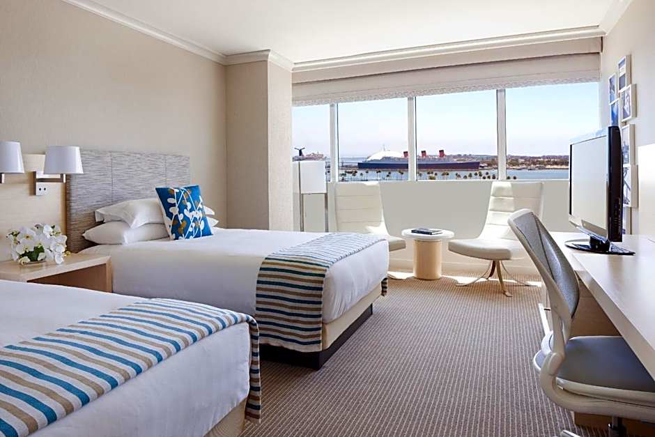 Photo 1 of 2 of 2 Double Beds, Harbor View, High Floor