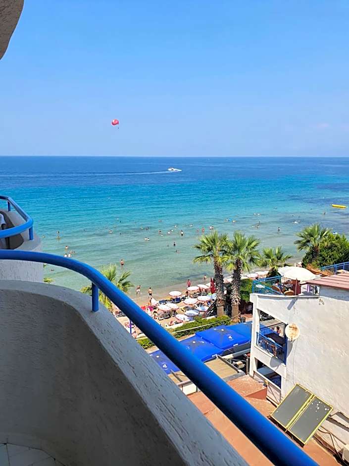 Foto 1 daripada 8 — 1 Double Bed or 2 Beds, Side Sea View