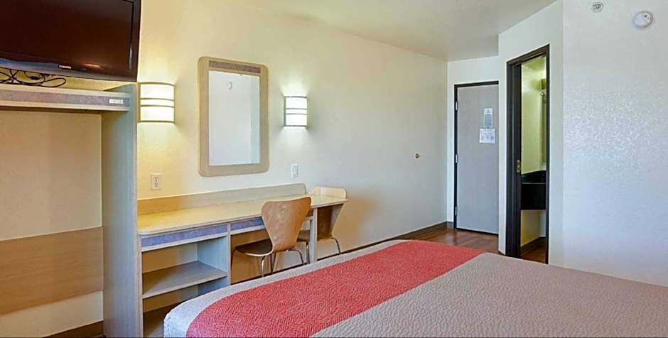 Motel 6-Fort Lupton, CO
