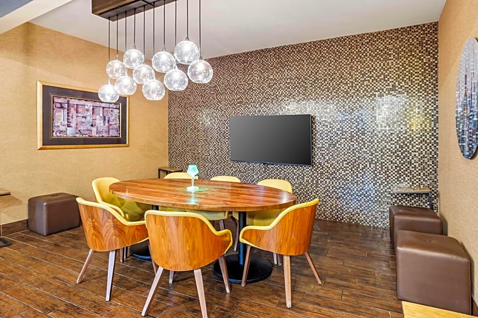Best Western Plus Newark Airport West