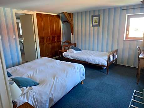 Triple Room with Private Bathroom