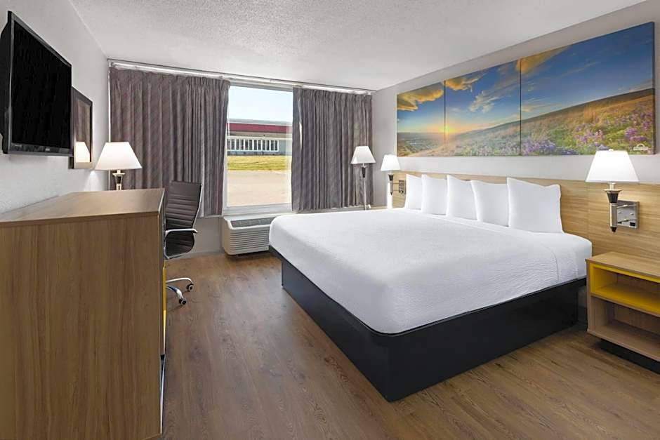 Days Inn by Wyndham Cambridge