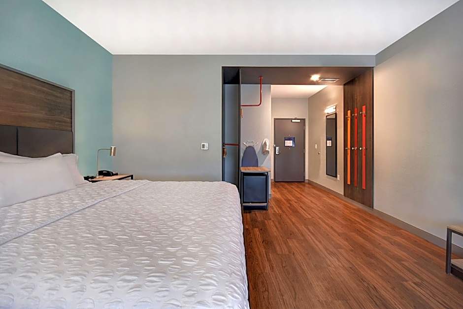 Photo 1 of 9 of 1 King Bed, Hearing/Mobility Accessible, Roll in Shower