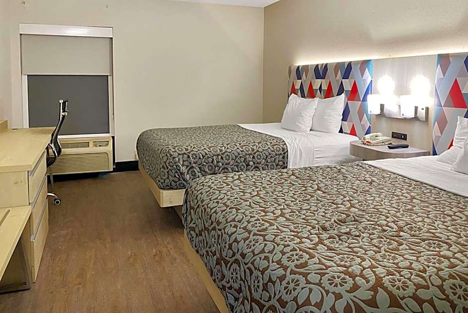 Days Inn & Suites by Wyndham Peachtree Corners/Norcross