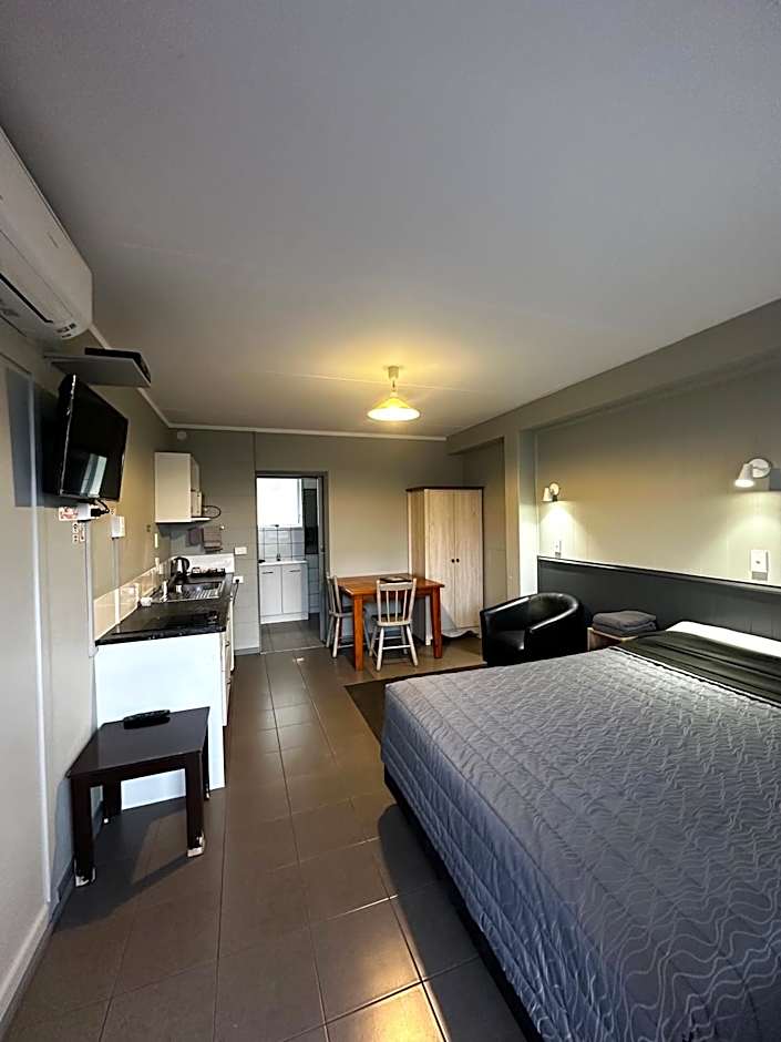 Central Court Motel