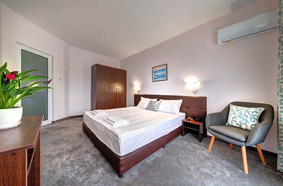 хотел Свети Николай Приморско