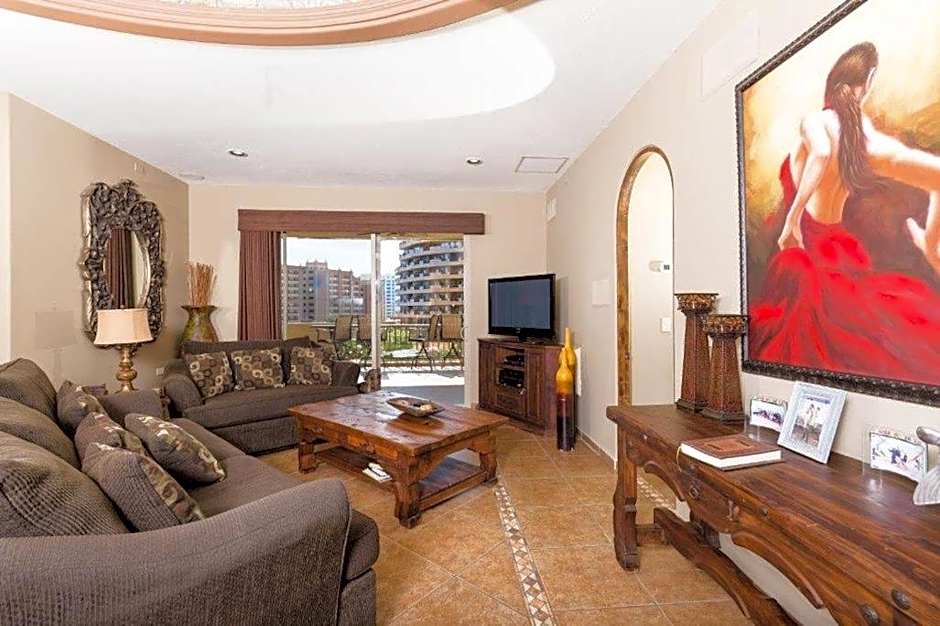 Bella Sirena 305-A - Elegant Oceanview Condo on Beachfront Resort