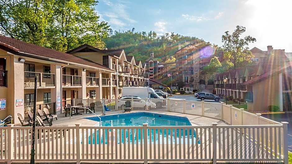 Super 8 by Wyndham Downtown Gatlinburg at Convention Center
