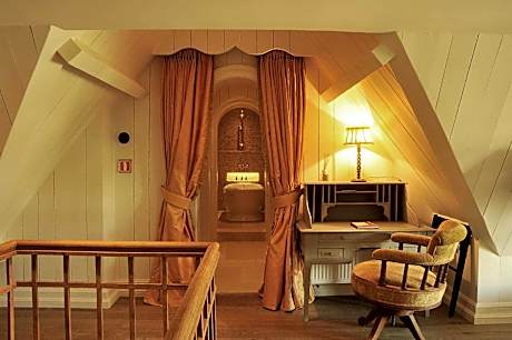 Junior Suite with Canal View
