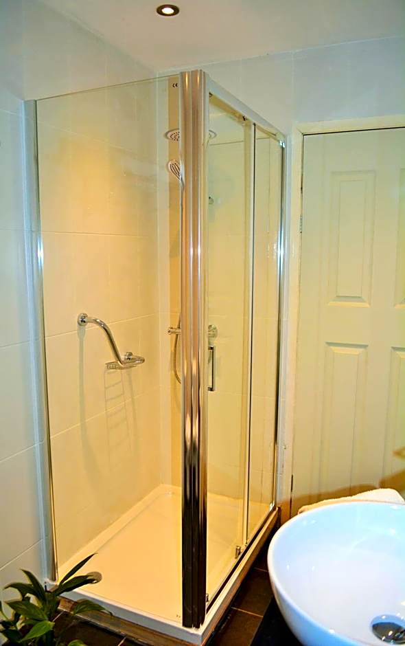 Four Saints Brig Y Don Hotel