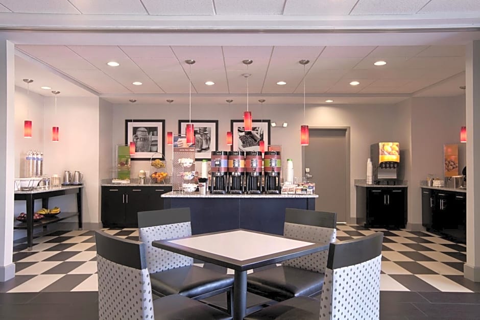 Hampton Inn and Suites Roanoke Airport/Valley View Mall